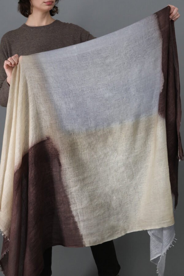 NATURAL GOLD SCARF IN HAND DYED CASHMERE - Image 3