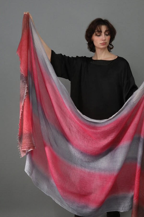 HAZELNUT SPRING SCARF IN HAND DYED CASHMERE - Image 4